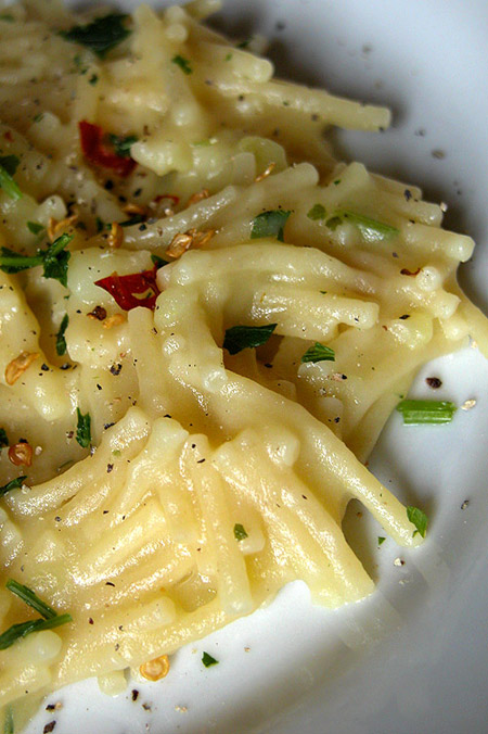 spaghetti spezzati con crema di patate pastacremapatate Spaghetti spezzati con crema di patate