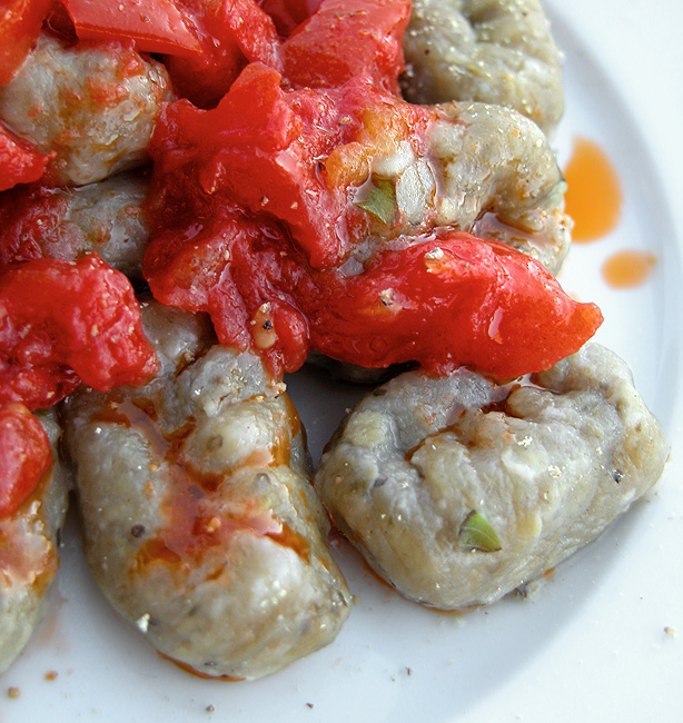 gnocchi di melanzane gnocchidimelanzane01 Gnocchi di melanzane al pomodoro fresco