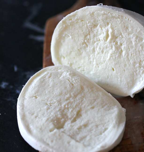 mozzarella di bufala romagnuolomozzarella01 Romagnuolo Mozzarella di bufala